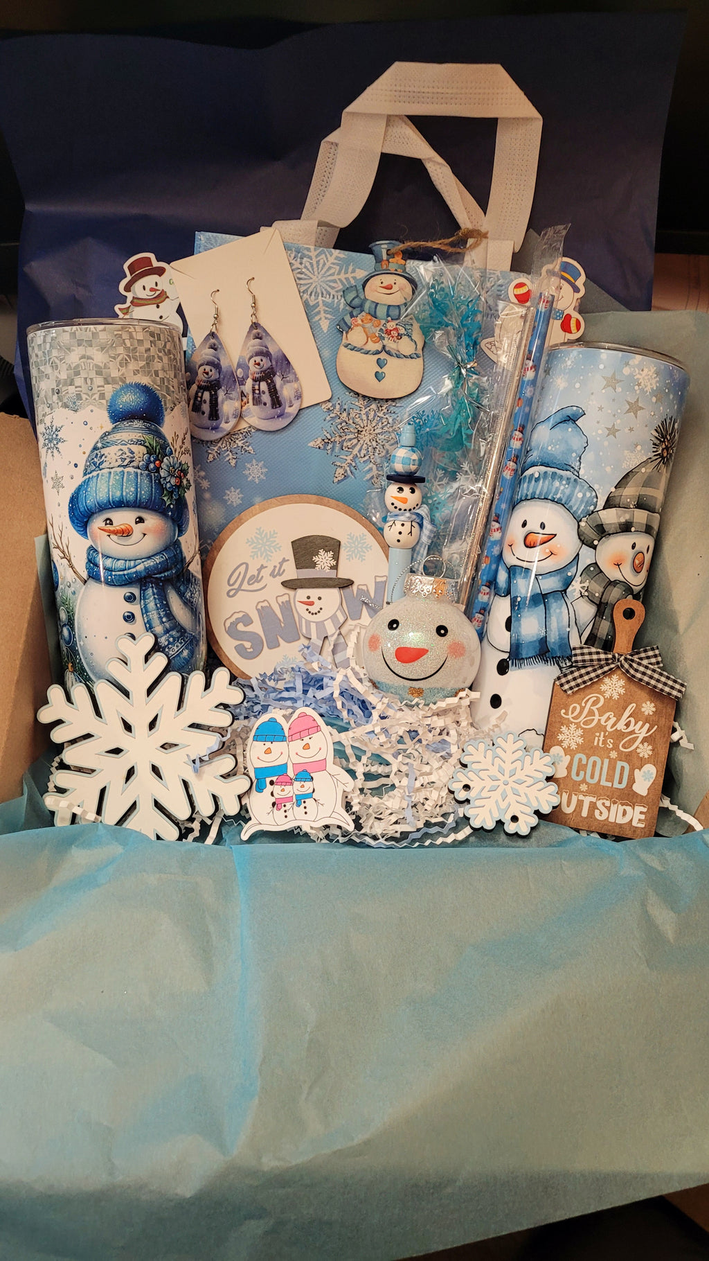 Snowman Winter Wonderland Mystery 20 oz Tumbler with Mystery Gift Bag