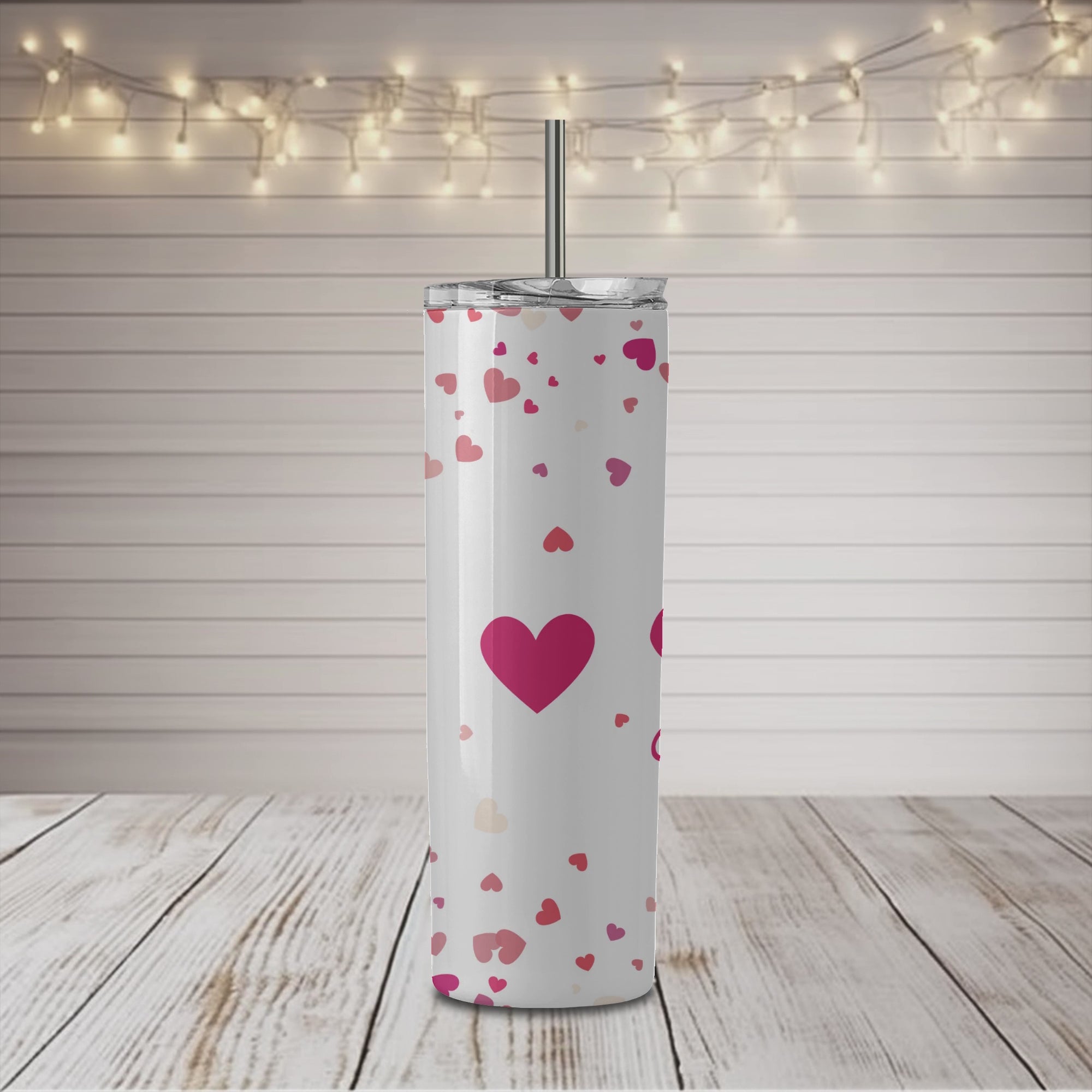 Vaso delgado de 20 oz con texto "Amor con corazones"