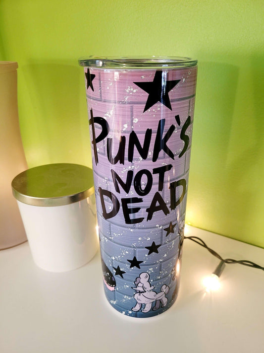 Vaso delgado de 20 oz con el mensaje "Punk's not Dead"