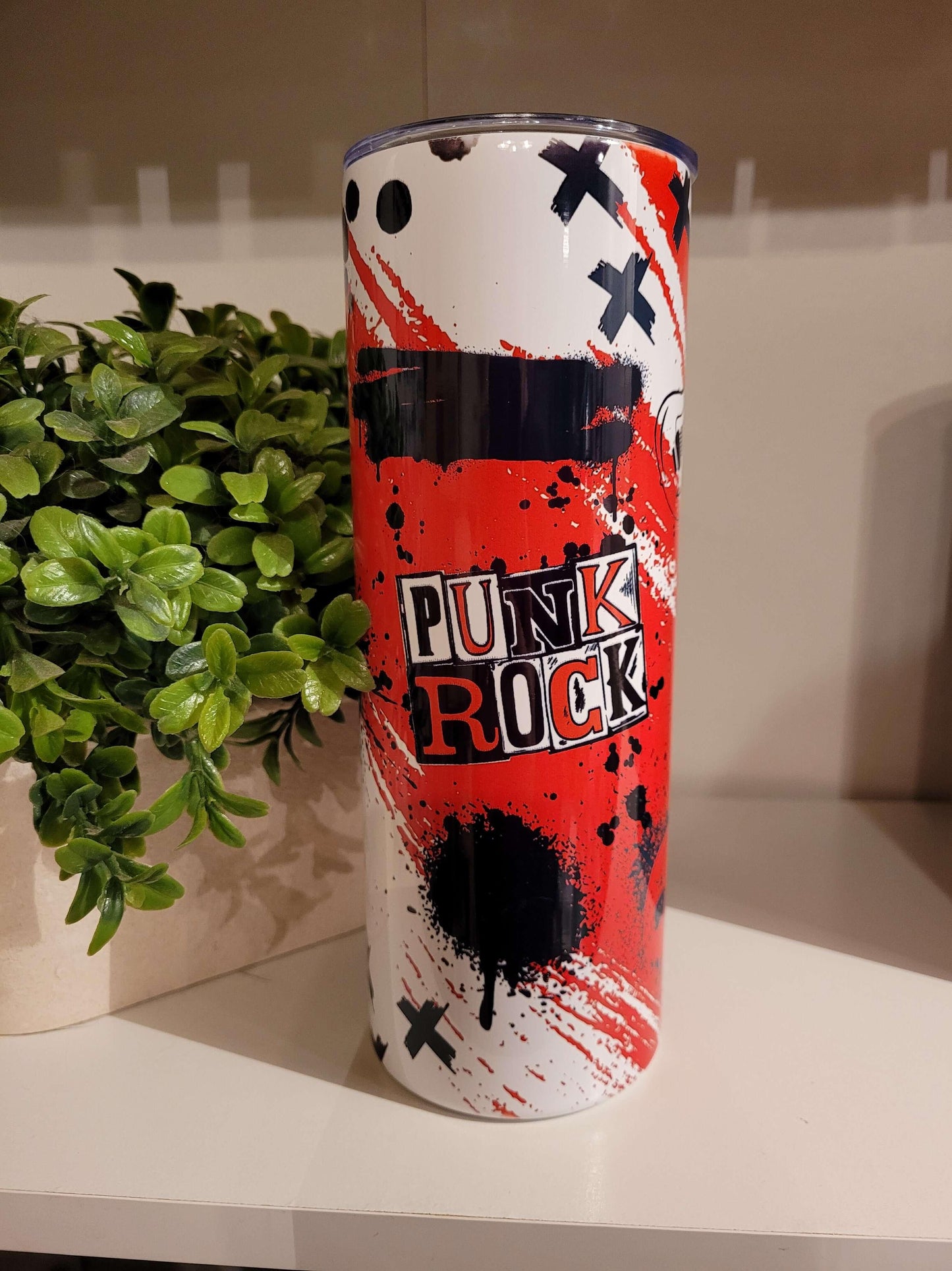 Vaso delgado de 20 oz de color rojo punk rock